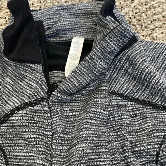Lululemon pullover black/white size 8 - Picture 6 of 9